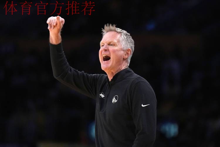 科尔又把比赛搞崩！关键时刻三后卫+传切，为什么不用理查德？